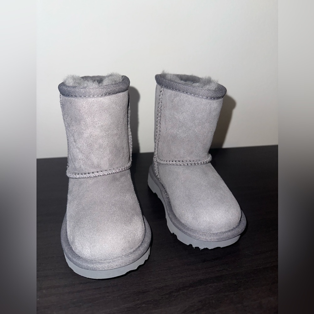 UGG